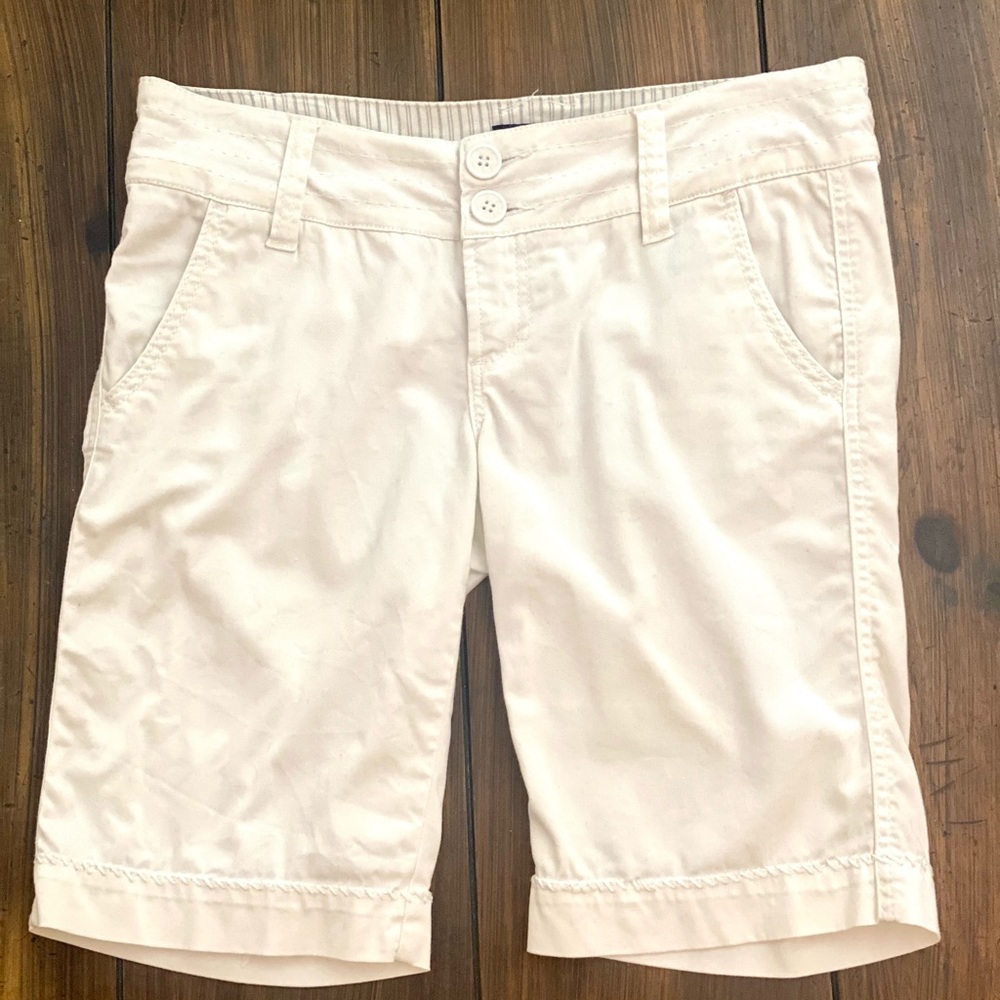 White cotton Bermuda shorts